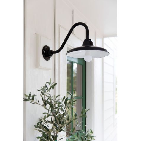 12" Marathon, M103-Marine Grade Black, G26 Gooseneck Arm | Photo Courtesy of Janna @yellowprarieinteriors