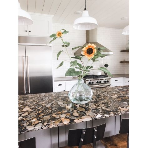14” Avalon, 200-White, CSB-Black Cloth | Photo Courtesy of Louise Swelstad
