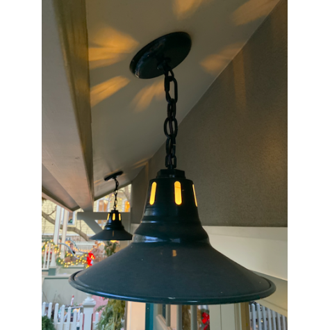12” Aero, 300-Dark Green, Narrow Slot Vent, SBK-Standard Black Cord | Photo Courtesy of Homeowner