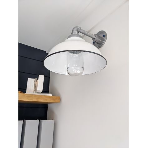 12” Chicago, 250-Porcelain White, No Cast Guard, CLR-Clear Glass, G3 Gooseneck Arm | Courtesy of Greenberg Design Gallery