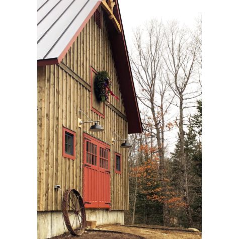 17” Bomber, 100-Black, G64 Gooseneck Arm in 975-Galvanized, Decorative BP Cover | Photo Courtesy of Brooke Green