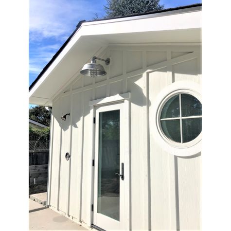 17” Bomber, 975-Galvanized, G17 Gooseneck Arm, Cast Guard & Glass, Ribbed Glass | Photo Courtesy of Homeowner