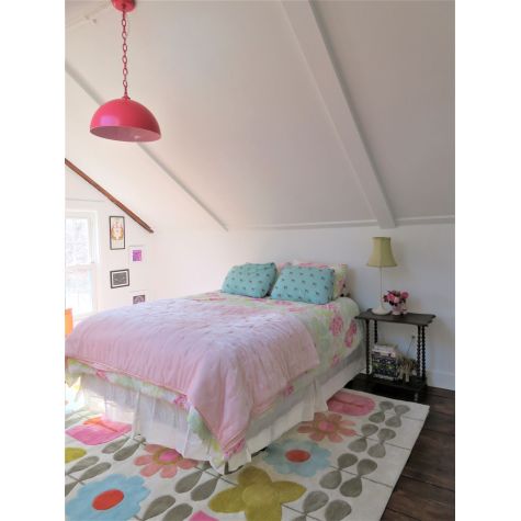 16" Loma, Exterior in 470-Watermelon, Interior in 480-Blush Pink, SWH-Standard White Cord | Photo Courtesy of Homeowner