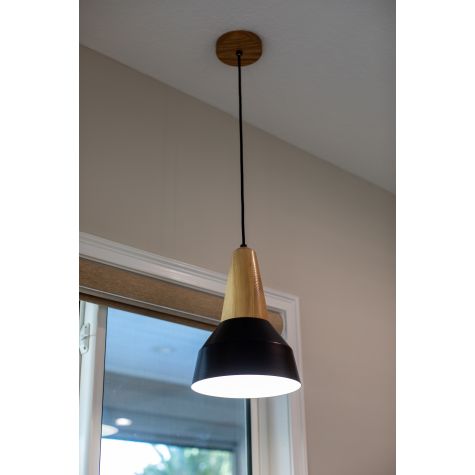 Brunson Wooden Top, 100-Black, Ash Wood Top | Photo Courtesy of Homeowner