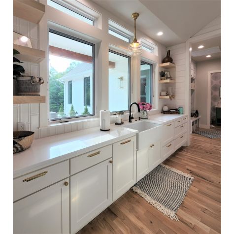 Drum Stem Mount, Clear Glass, 997-Raw Brass Stem (18"), Four Painted Bands, 715-Delphite | Photo Courtesy of Homeowner